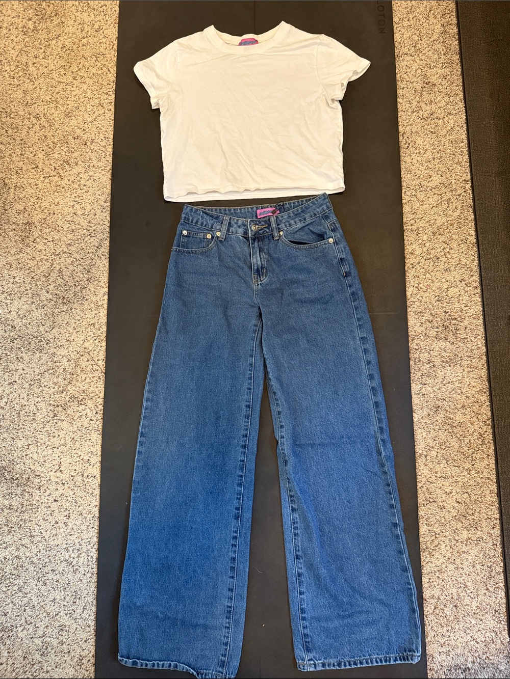 Edikted S/XS Outfit - White Cropped T Shirt and High Waist Wide Leg Jeans